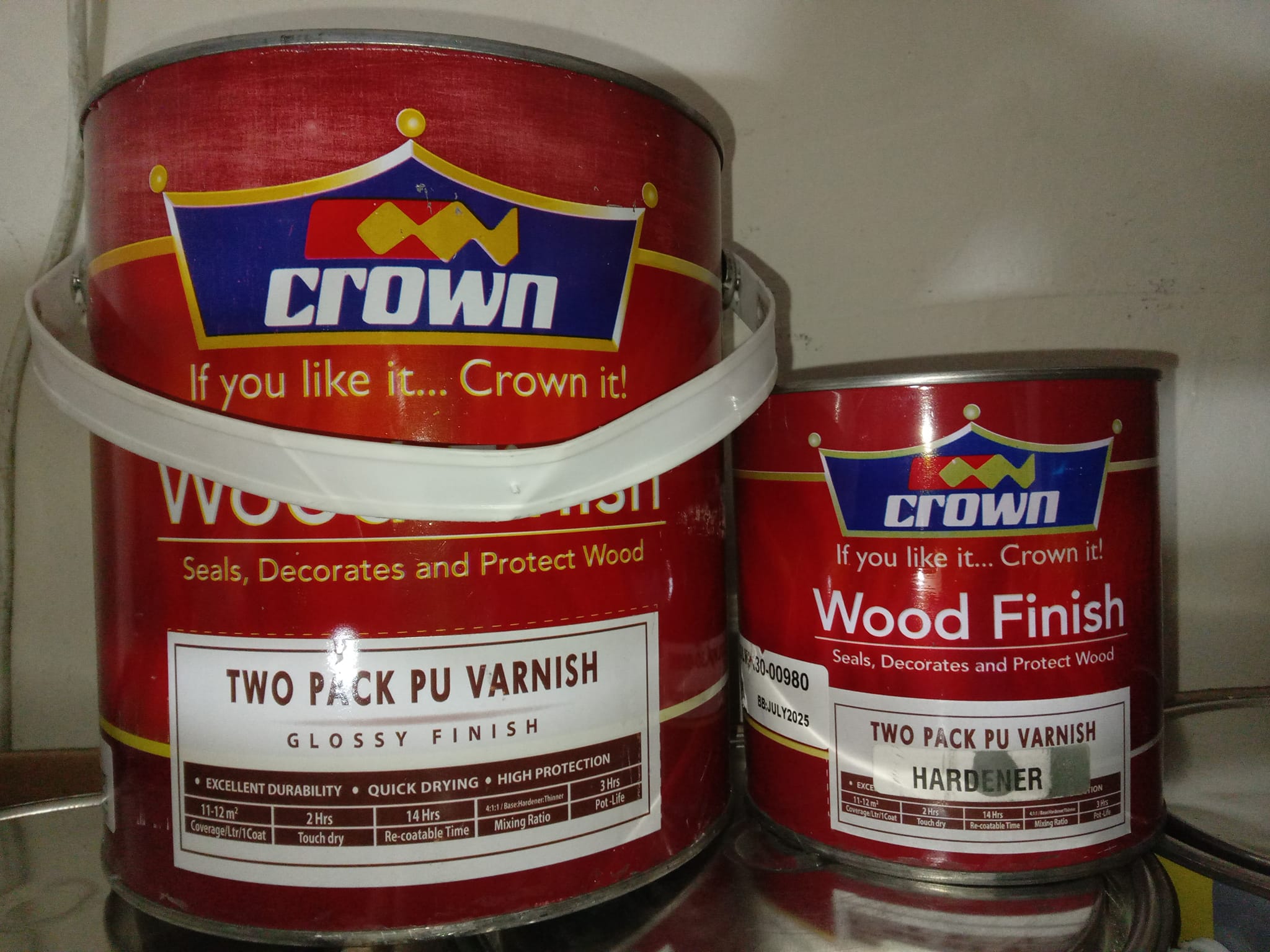 Crown Two-Pack Polyurethane Varnish. - Image 3